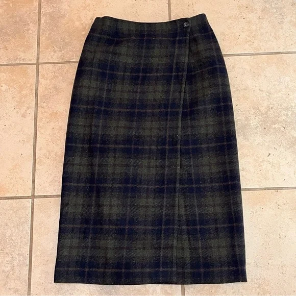 G.H. Bass Plaid Wool Wrap Skirt Size 10 Green Navy Tartan Pattern Midi Length - Picture 11 of 14